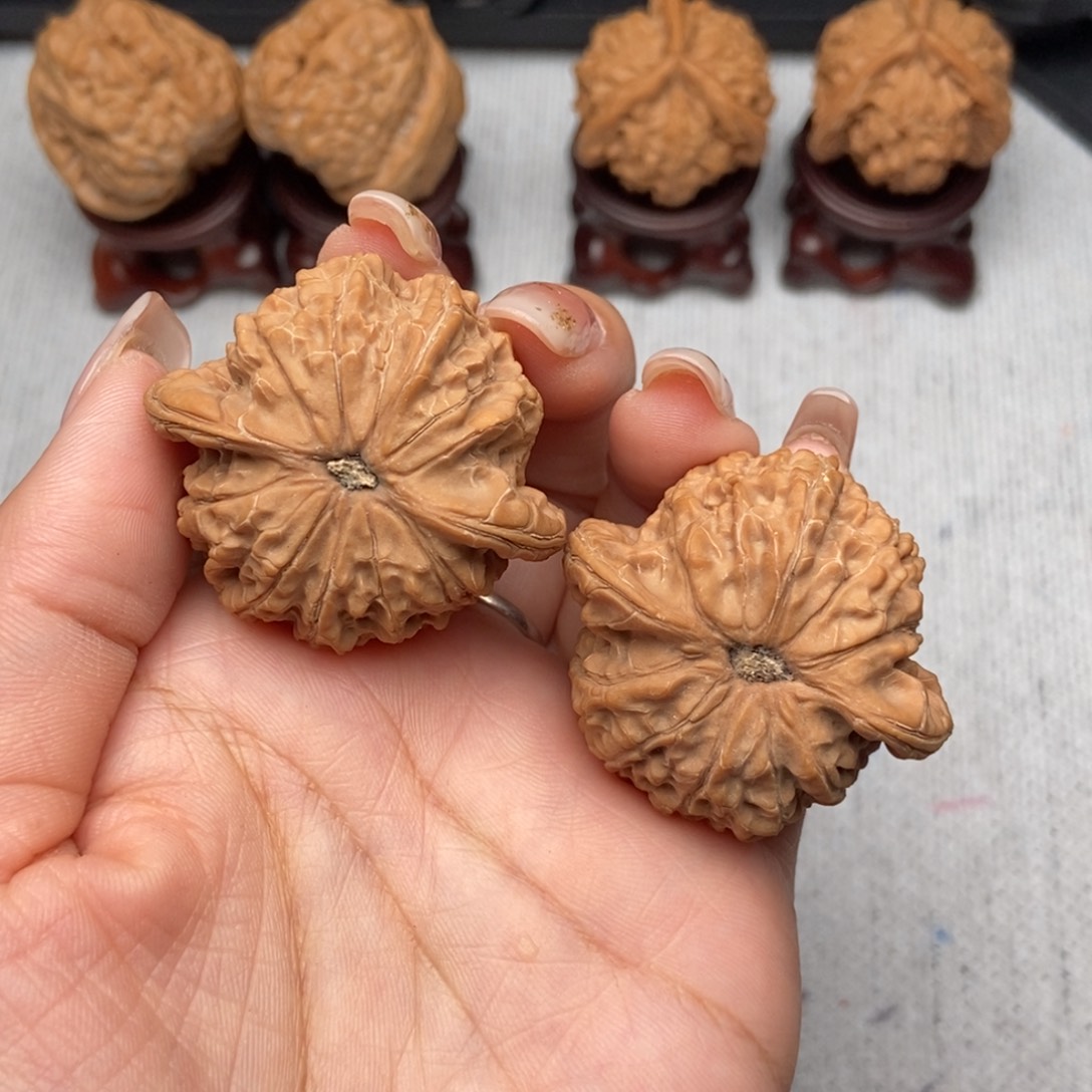 害***.文玩核桃吊坠血麒麟