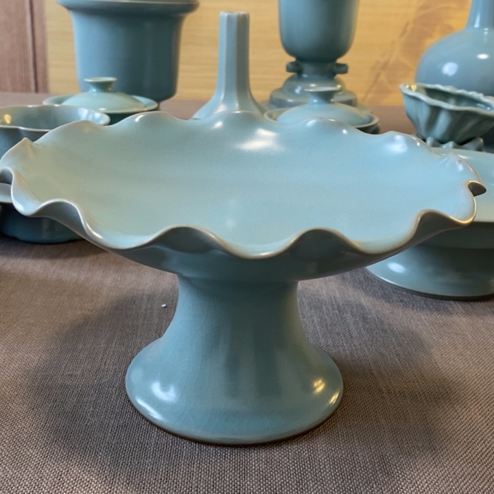 天***来瓷片高足盘一一一一一一一