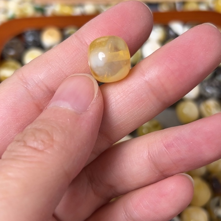 蜜蜡未镶嵌裸石12.7mm一个