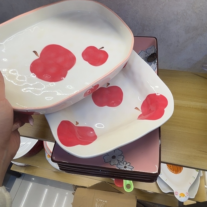 稻谷壳苹果两个盘子好看