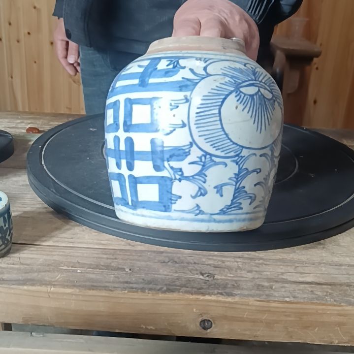 罐青花喜字罐有残。。。