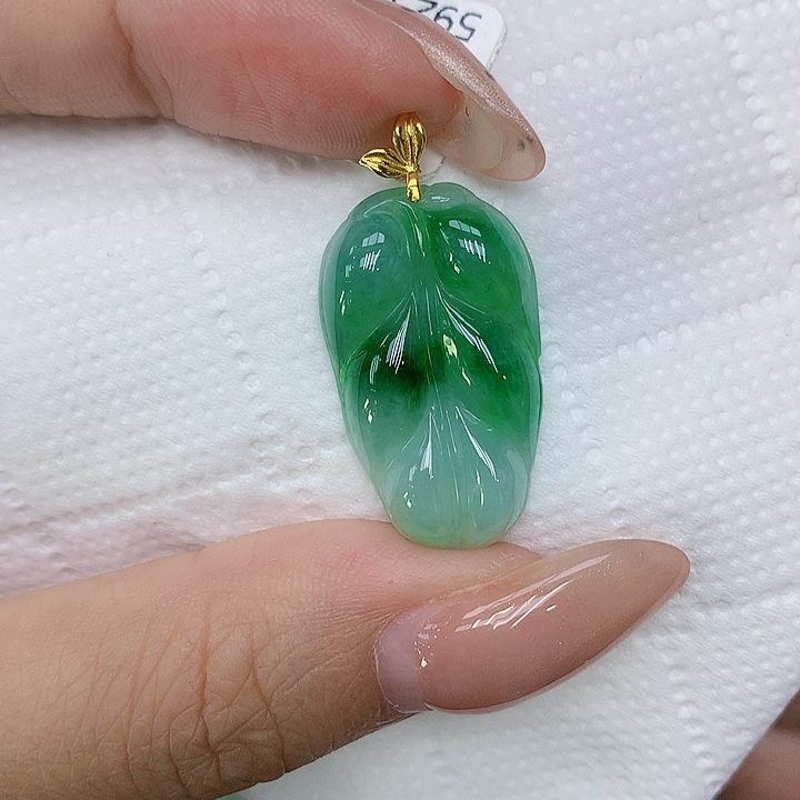 颈饰18K金镶嵌翡翠