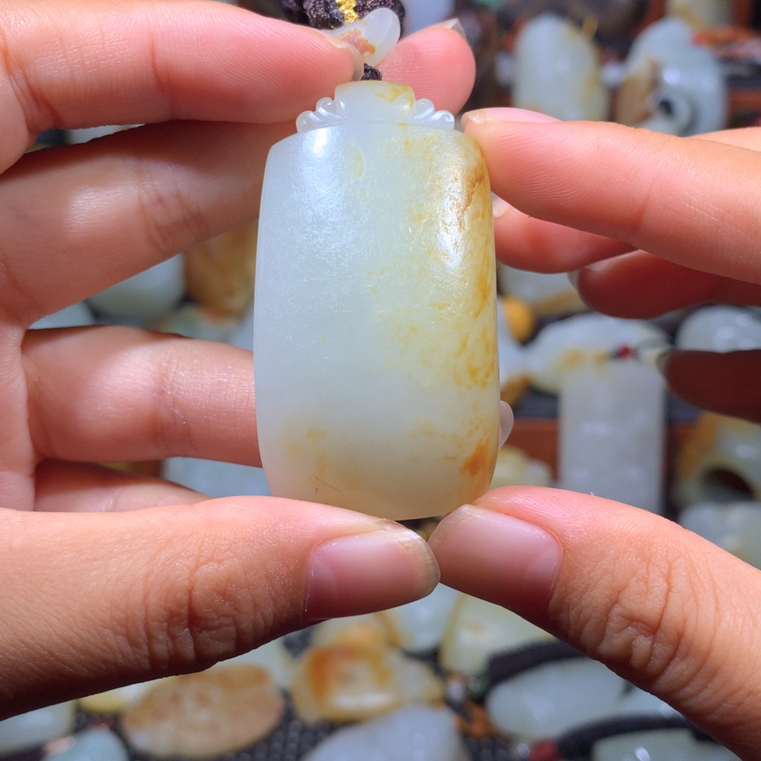 妆***活和田玉未镶嵌颈饰