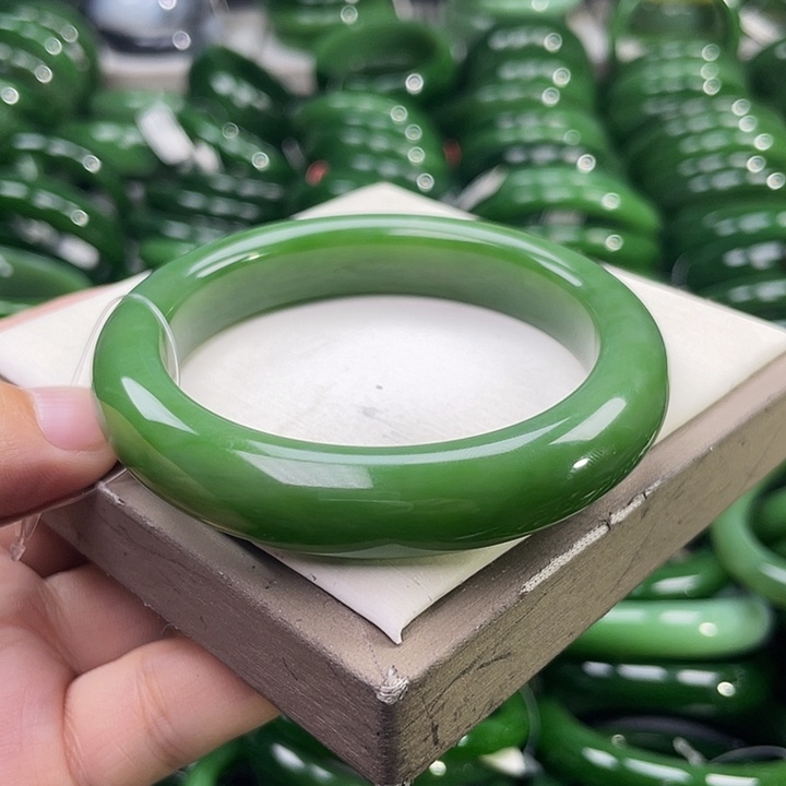 未镶嵌手镯和田玉（碧玉）