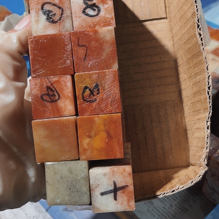 向***前老挝石寿山石的微瑕料子