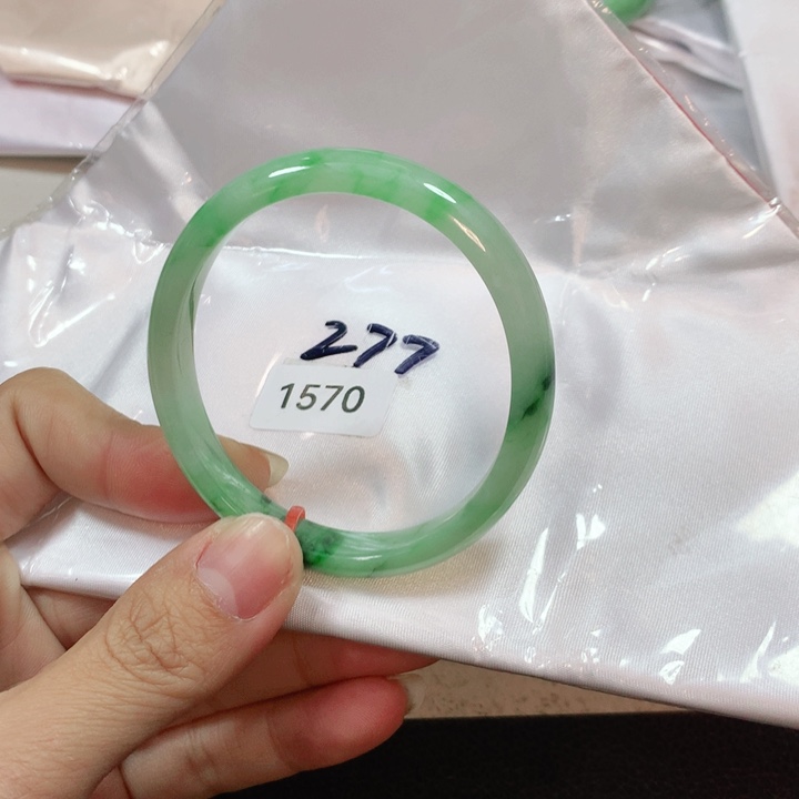 翡翠手镯未镶嵌以*安天然翡翠手镯55