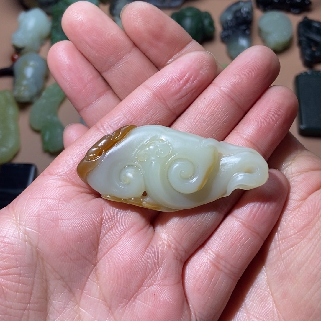 和田玉颈饰未镶嵌醇**水定制