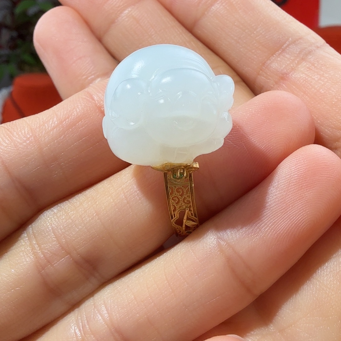 日***天和田玉18K金镶嵌颈饰