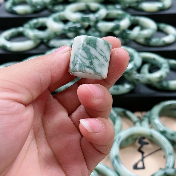 【闪购商品】透闪石-蛇纹石玉扳指未镶嵌喜**爷