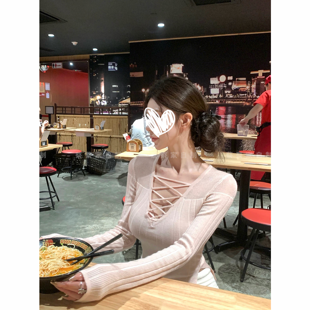 蔡蔡家【纯欲悸动】镂空交叉绑带设计修身显瘦打底针织上衣女8010#