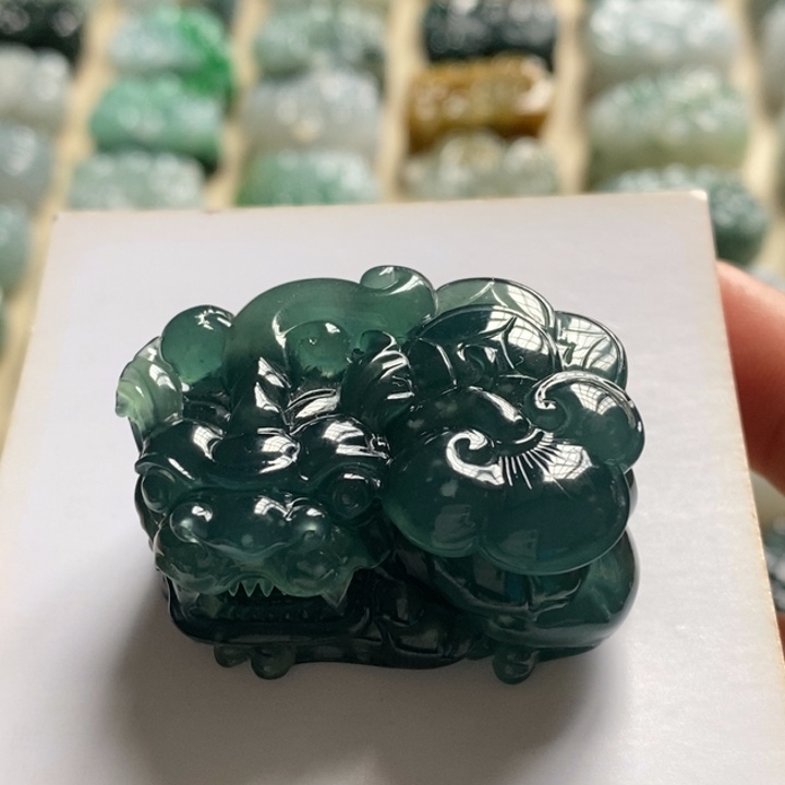 翡翠颈饰未镶嵌天然翡翠貔貅吊坠