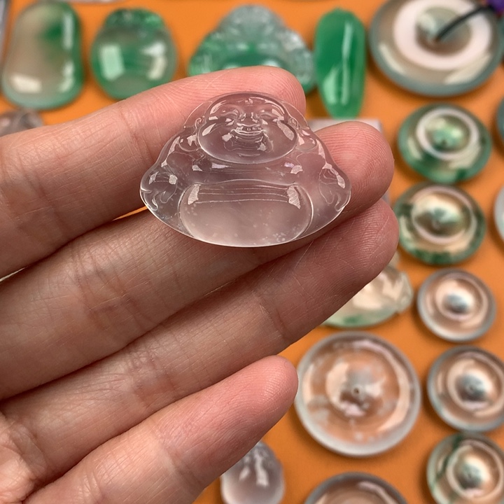 翡翠挂件未镶嵌….