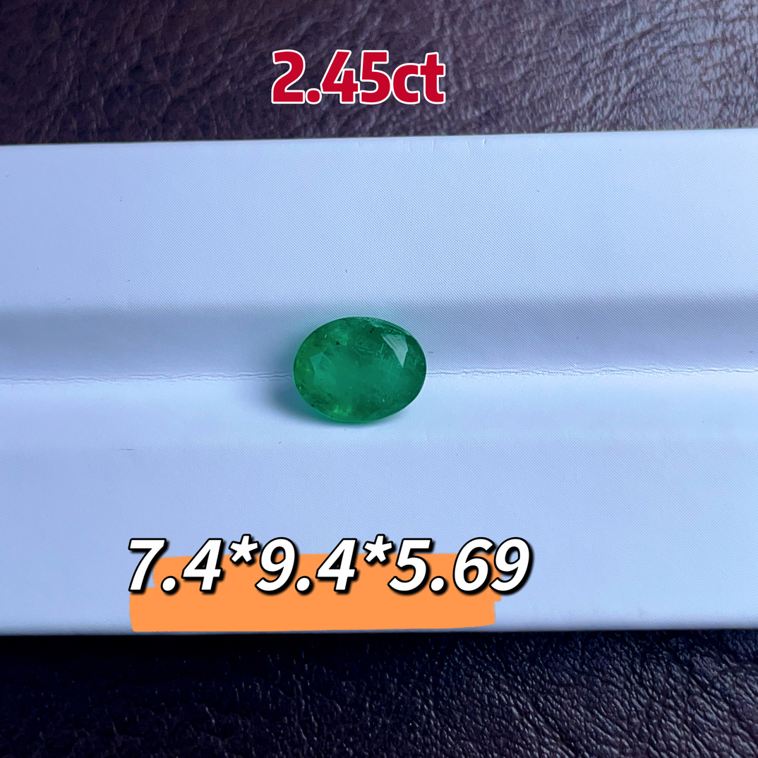 赞比亚祖母绿椭圆裸石绿色