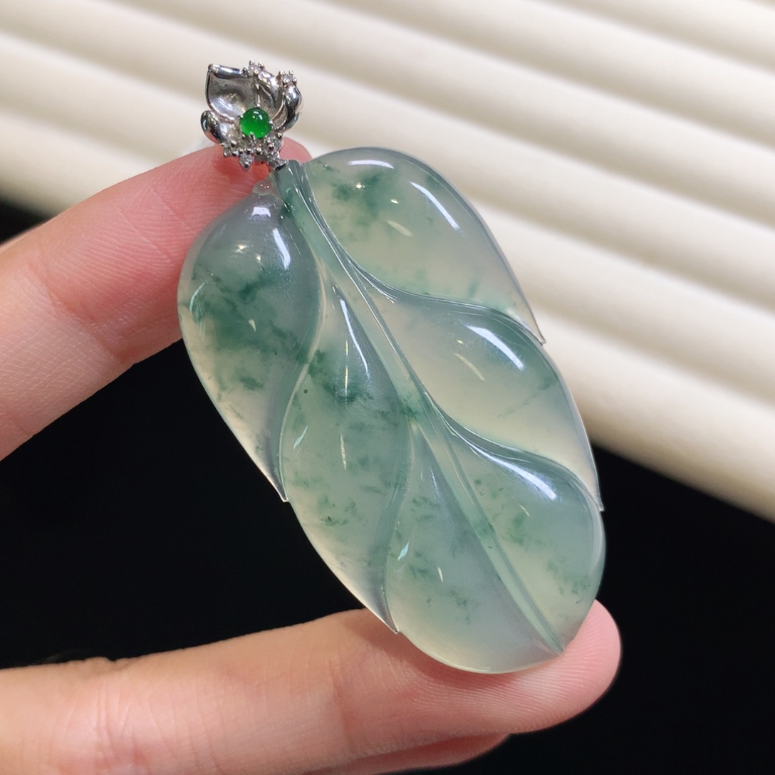 翡翠颈饰18K金镶嵌大叶子