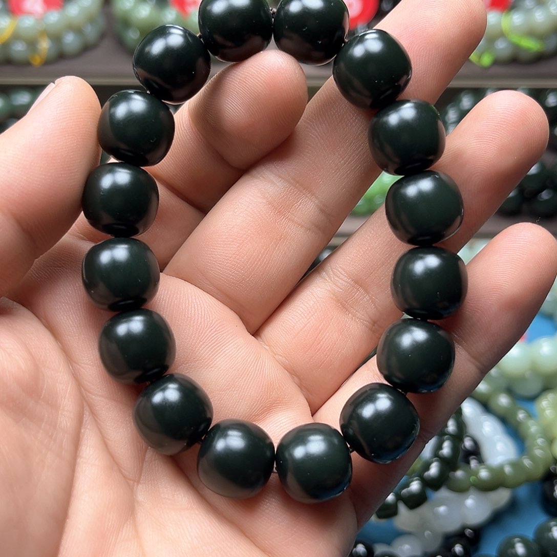 卡***眼和田玉未镶嵌手链