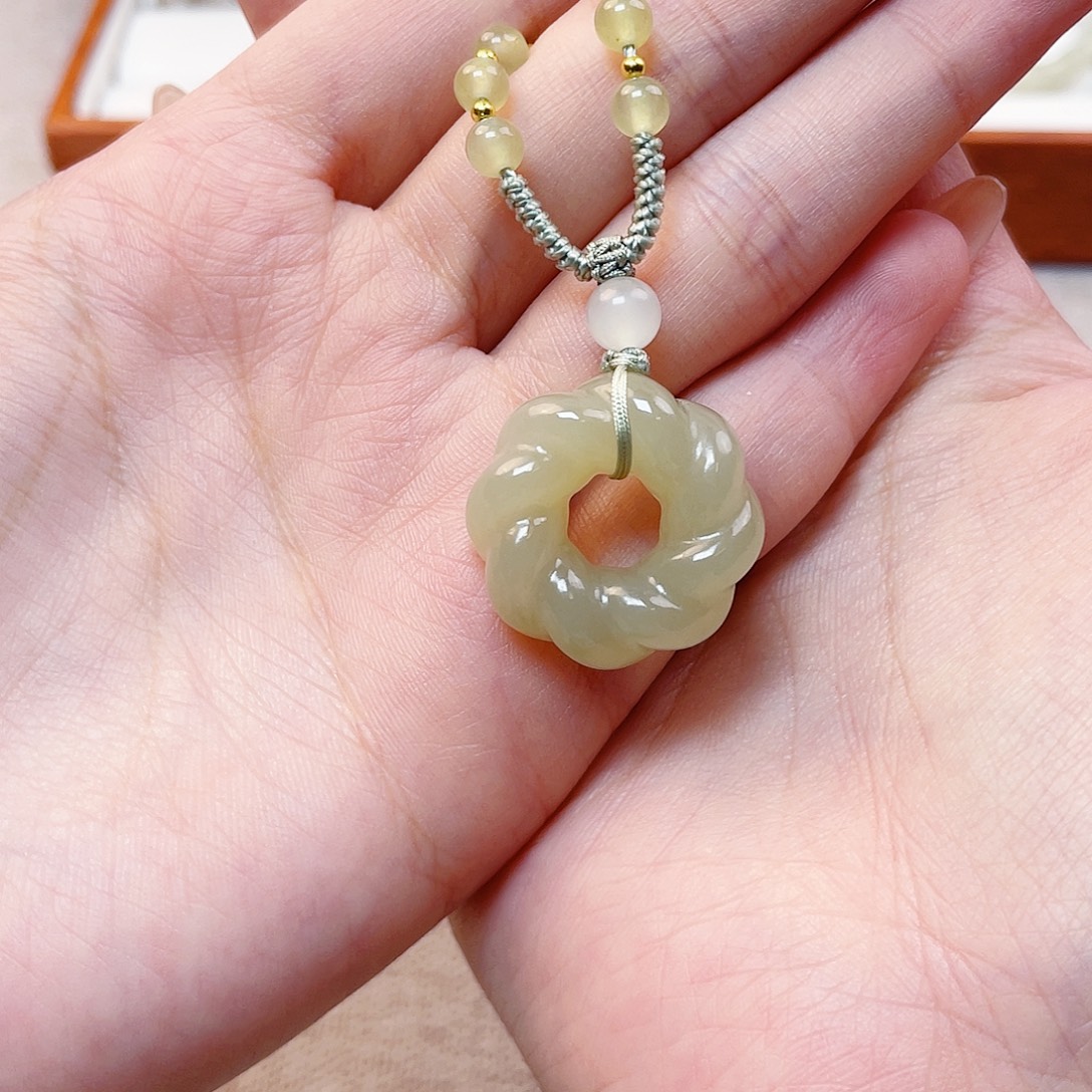 宝***-和田玉未镶嵌吊坠(赠链)