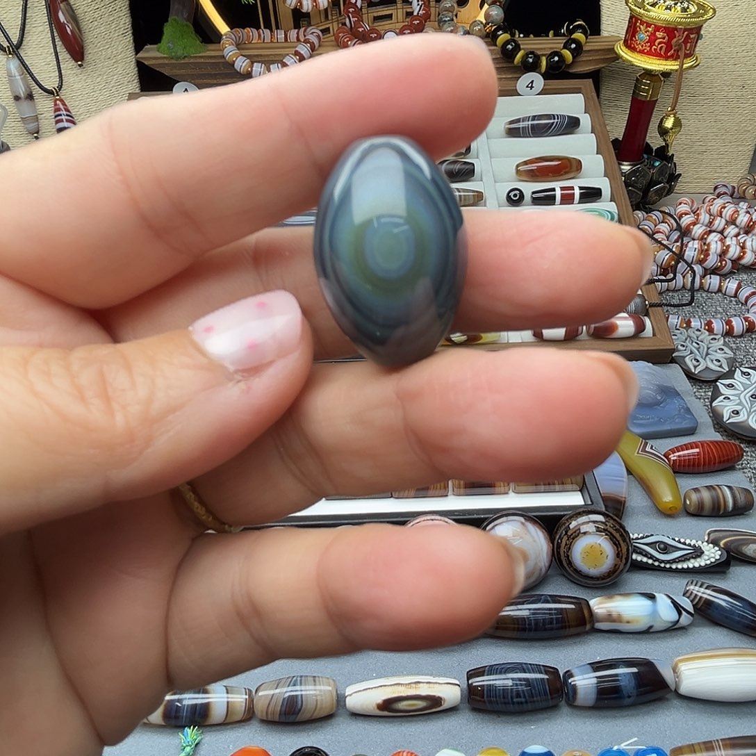 兰***果玛瑙/玉髓未镶嵌珠宝半成品