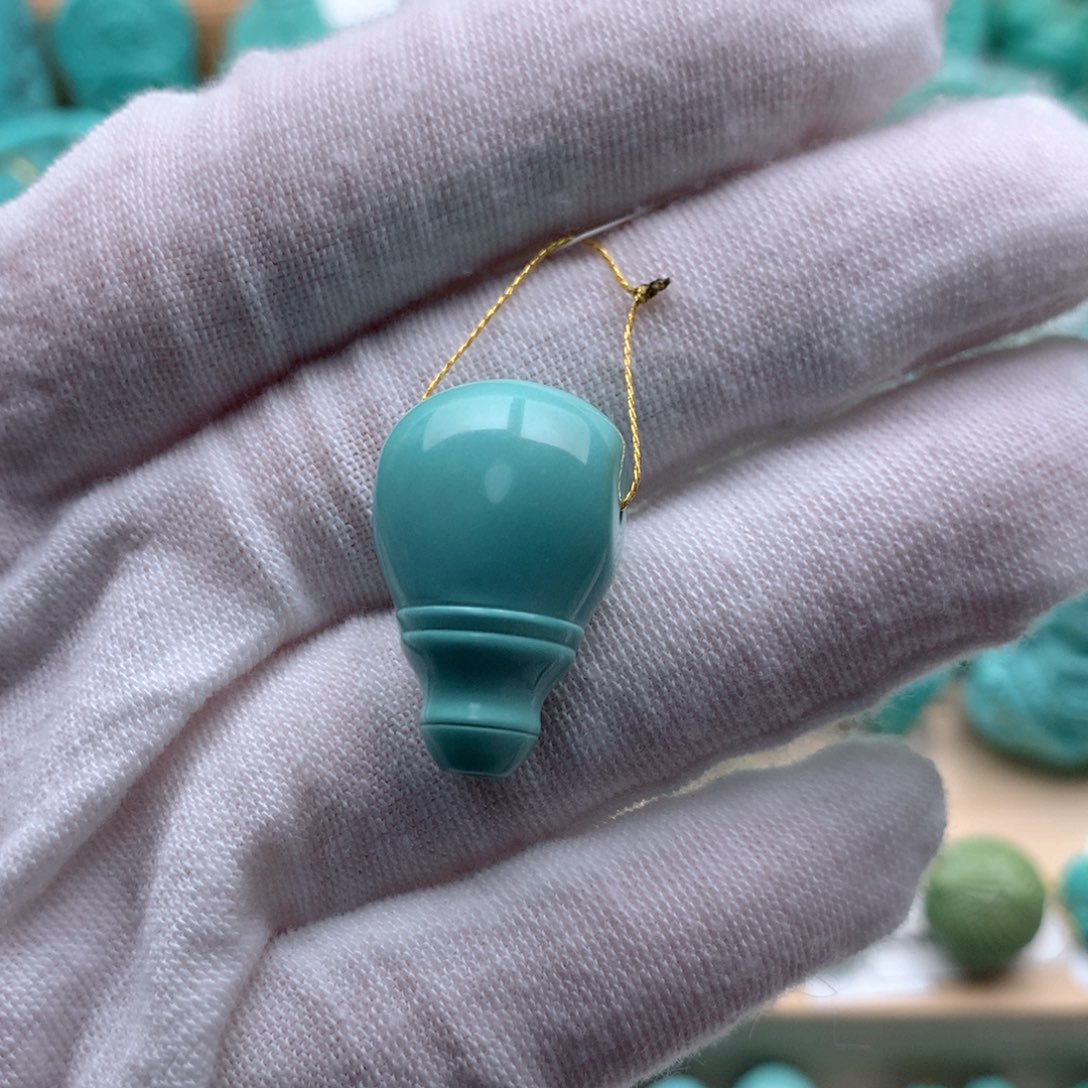 绿松石颈饰未镶嵌