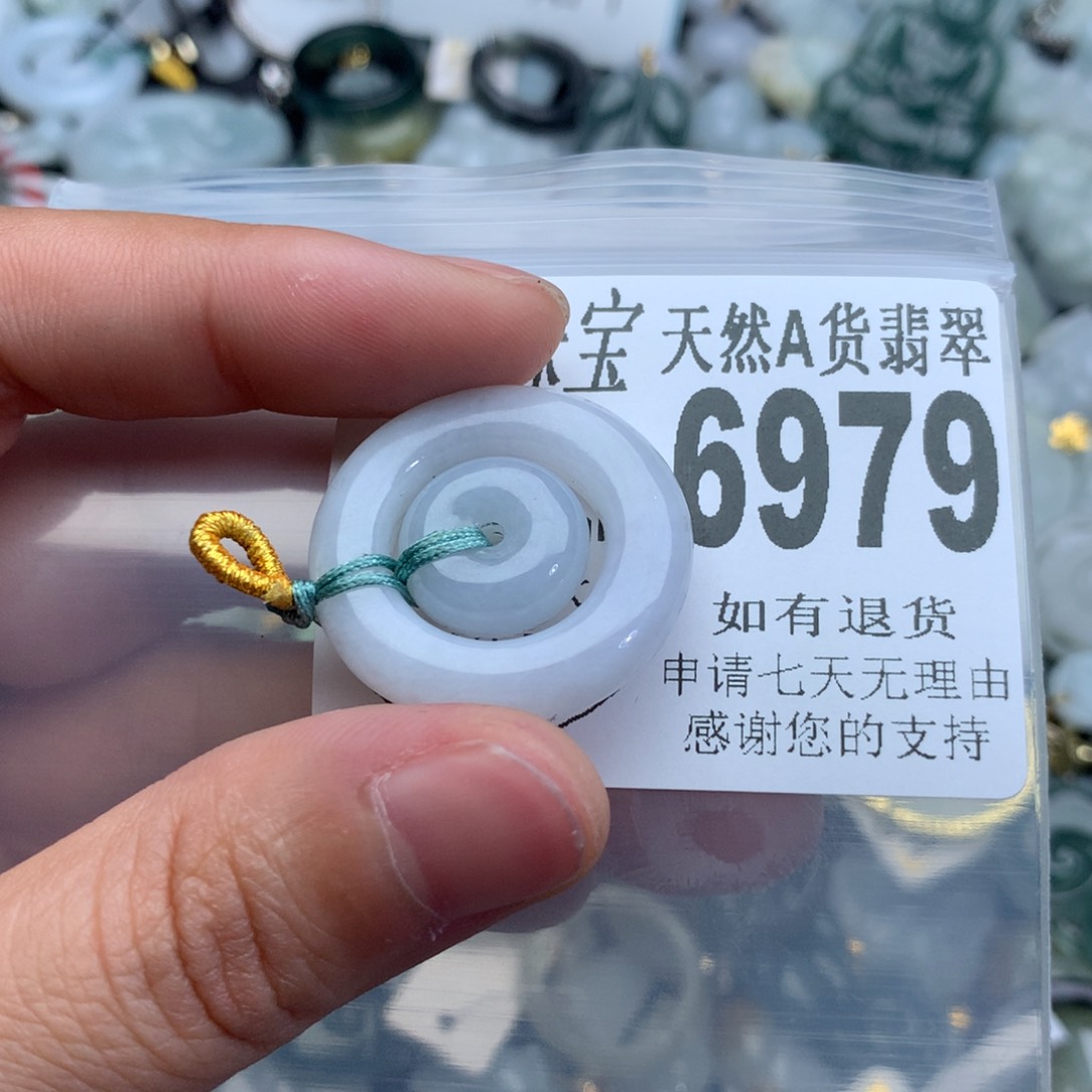 翡翠颈饰未镶嵌6979。