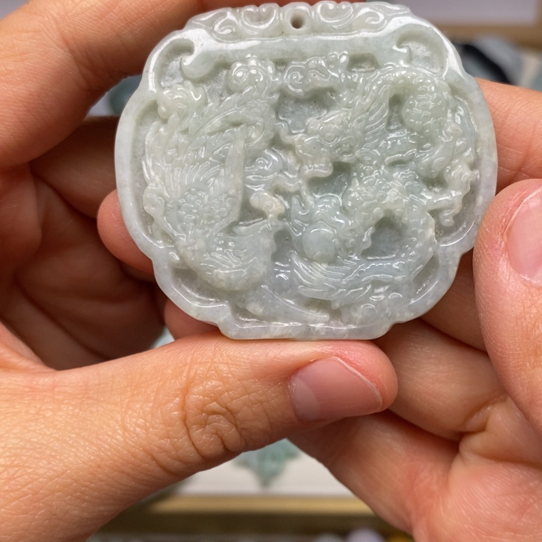 翡翠颈饰未镶嵌龙凤