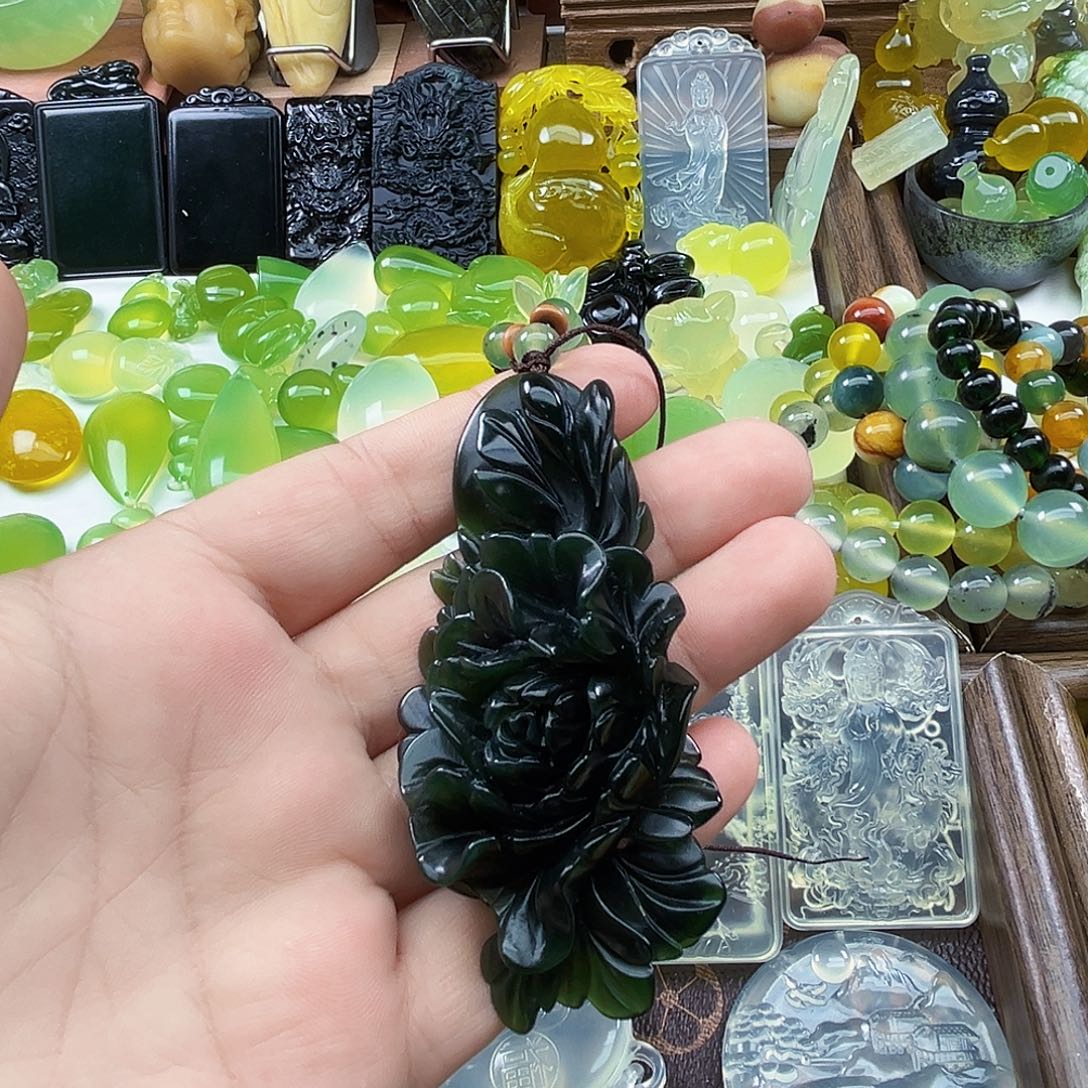 岫玉未镶嵌吊坠(不含链)