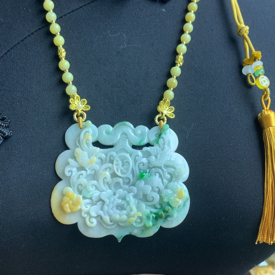 翡翠颈饰未镶嵌翡翠