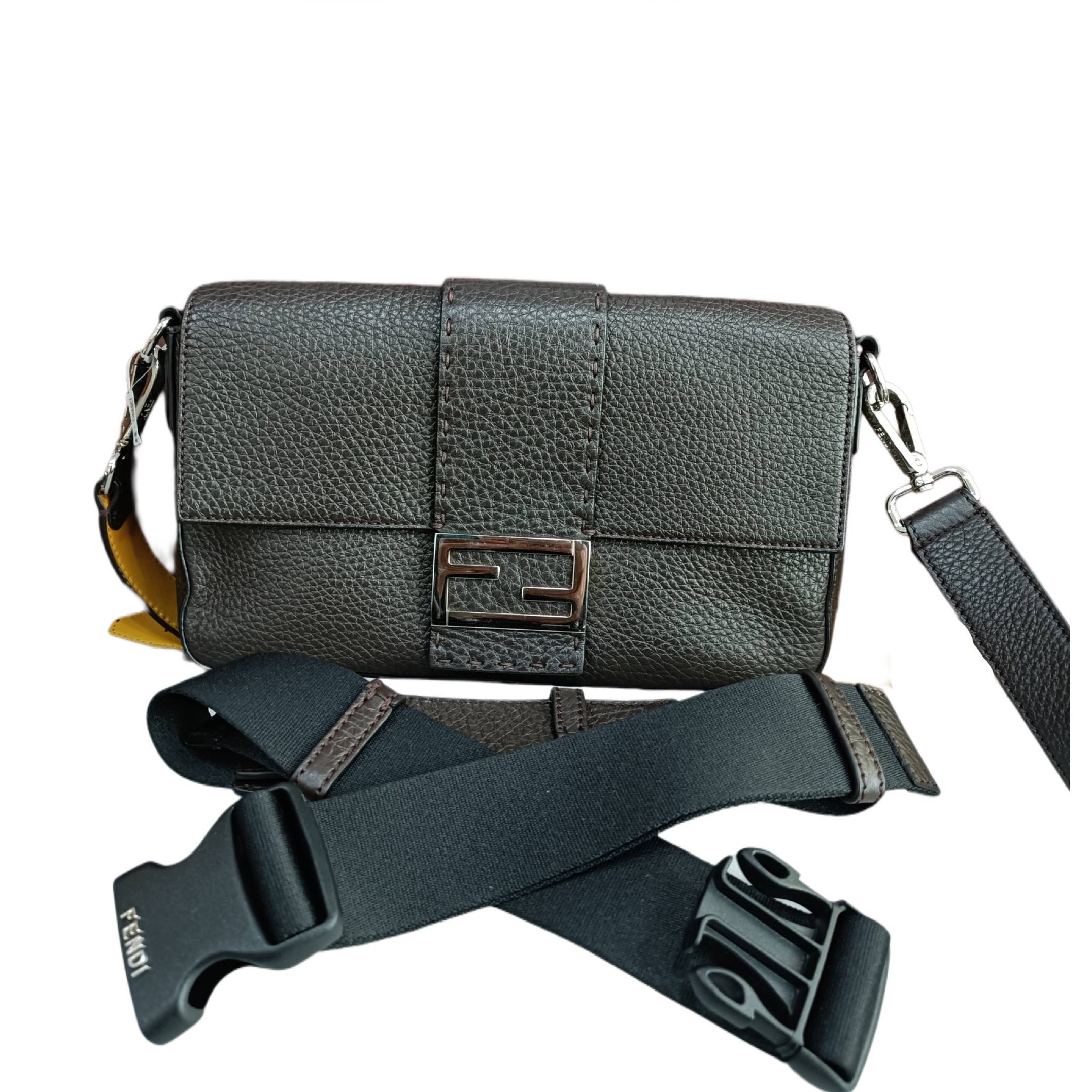 95新 LouisVuitton/路易威登 黑色翻盖法棍/单肩时尚包