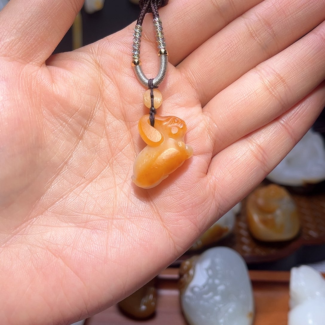 和田玉挂件未镶嵌微***?