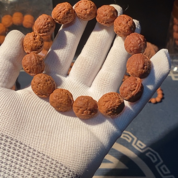 文玩核桃手串……16