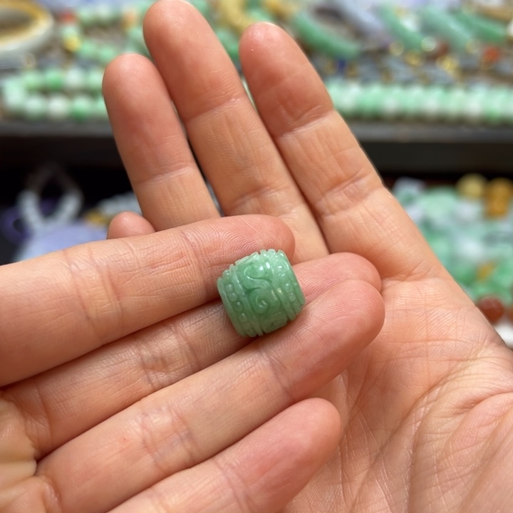 翡翠颈饰未镶嵌笑*吊坠