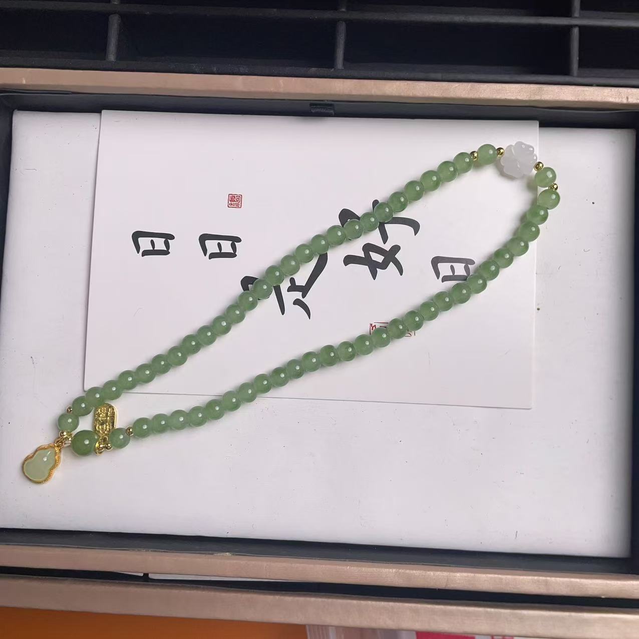 AA新疆阿克苏嫩绿东陵玉手链 多样性发货拍一单发一个