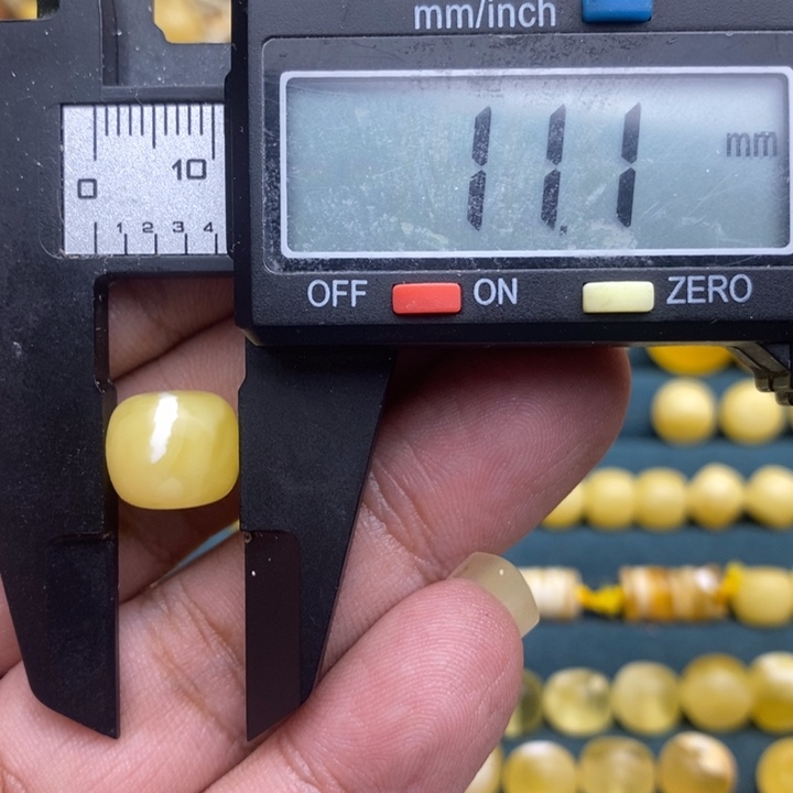 琥珀未镶嵌裸石35号11.1*9.8微瑕