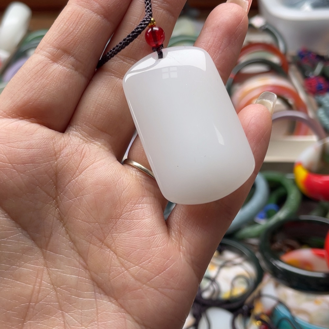 石英岩玉未镶嵌颈饰