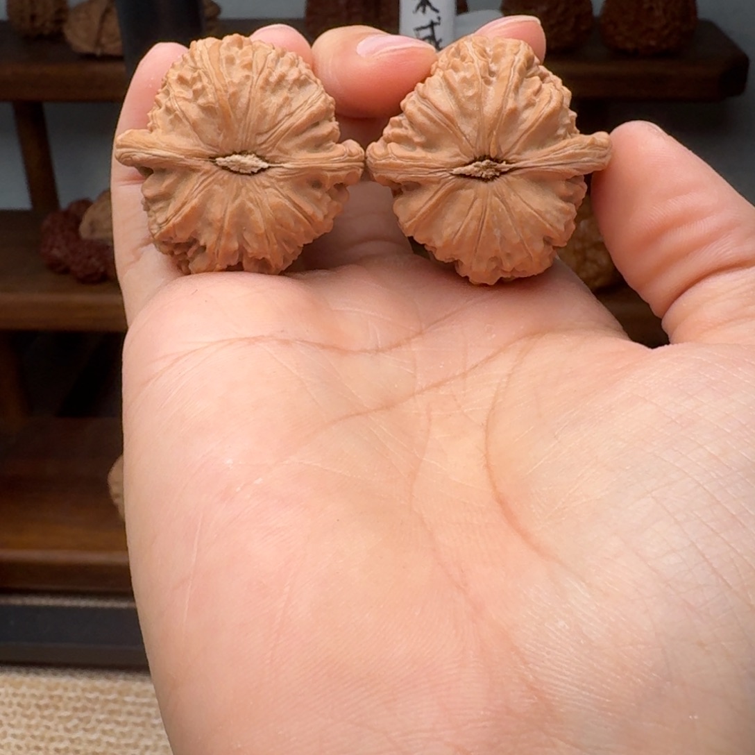 文玩核桃把件3926闷白