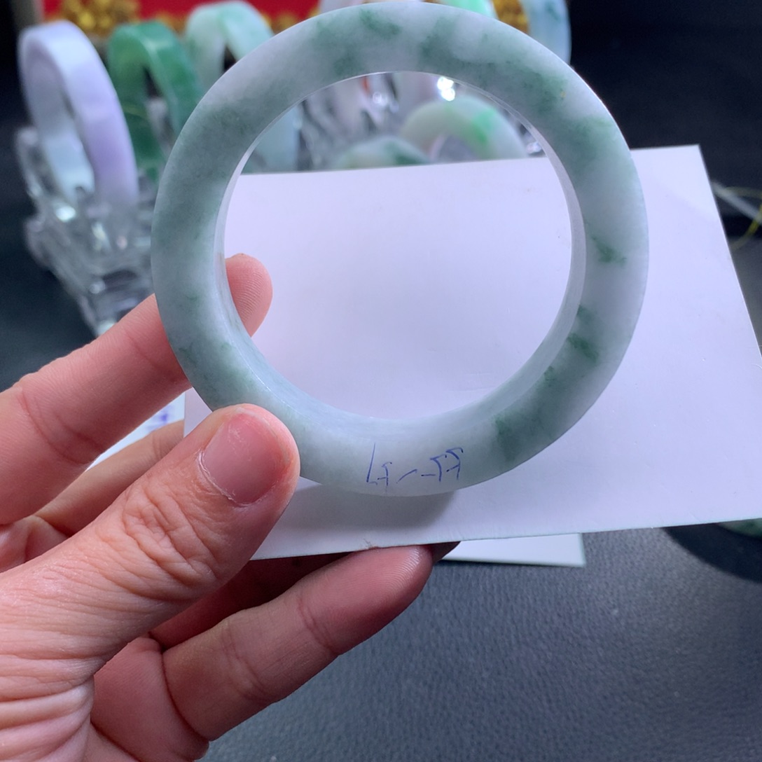 定制翡翠未镶嵌翡翠手镯