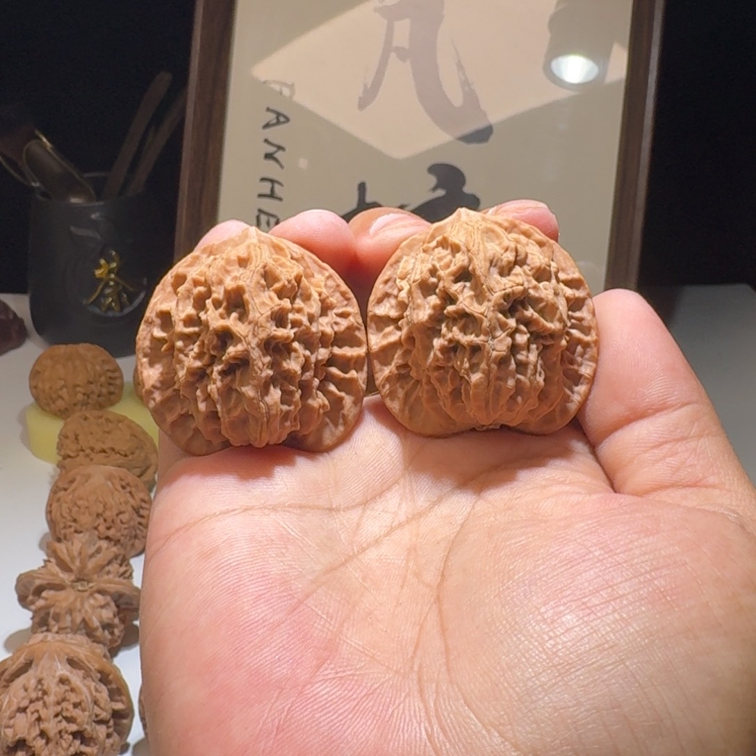 愚***、文玩核桃吊坠41尺寸山地老树盘龙纹