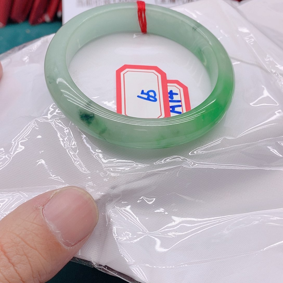 翡翠手镯未镶嵌约****46555555555