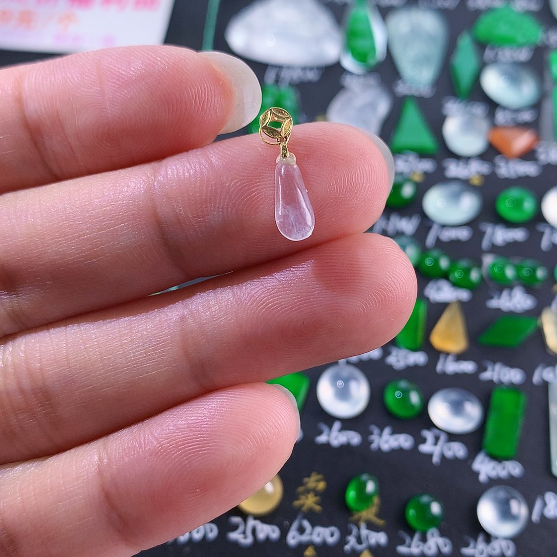 翡翠颈饰未镶嵌天然翡翠高冰瓜