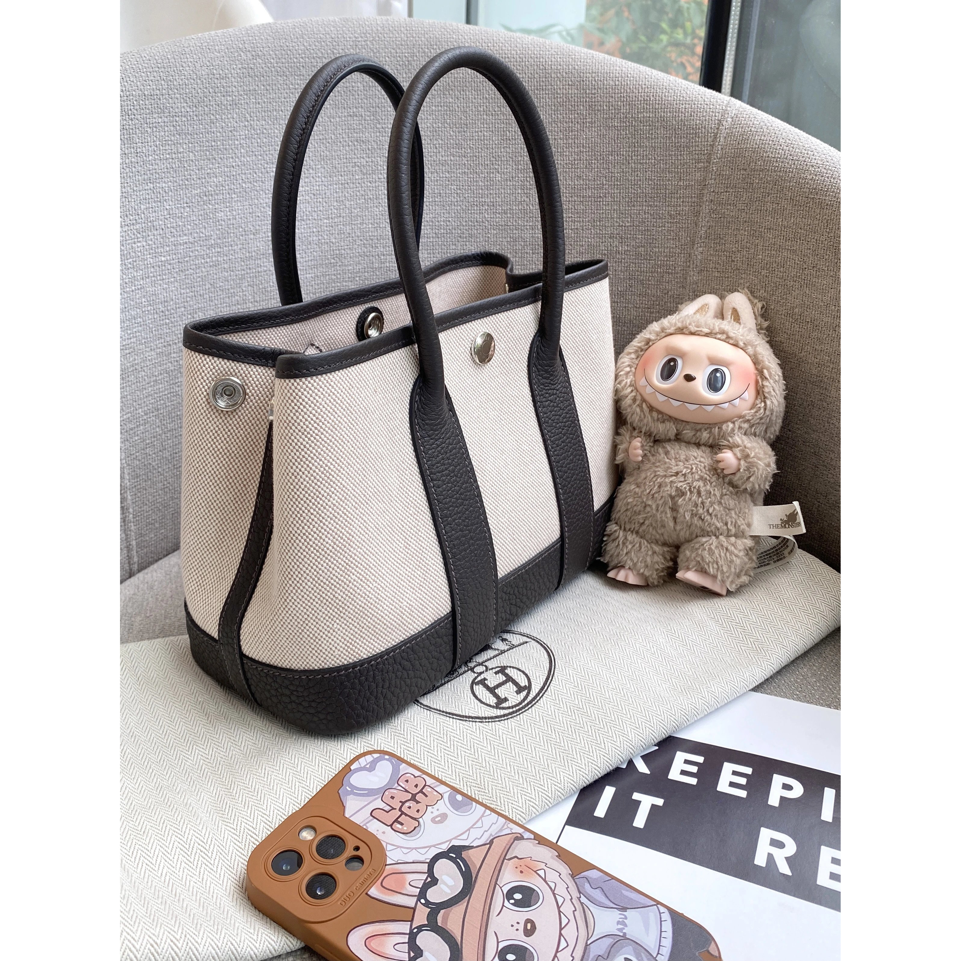 未使用 Hermes/爱马仕 花园派对23 W刻米色拼乌木色 银扣女包