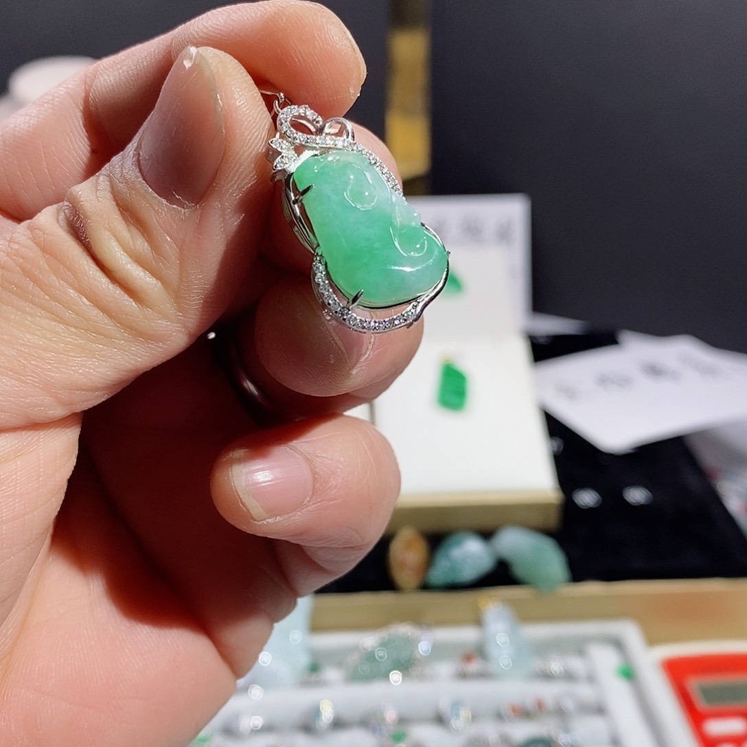 翡翠颈饰银S925镶嵌如意