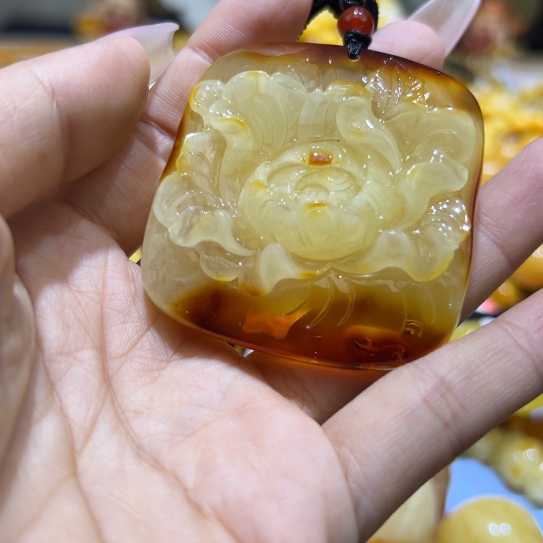 琥珀珠宝奇石未镶嵌