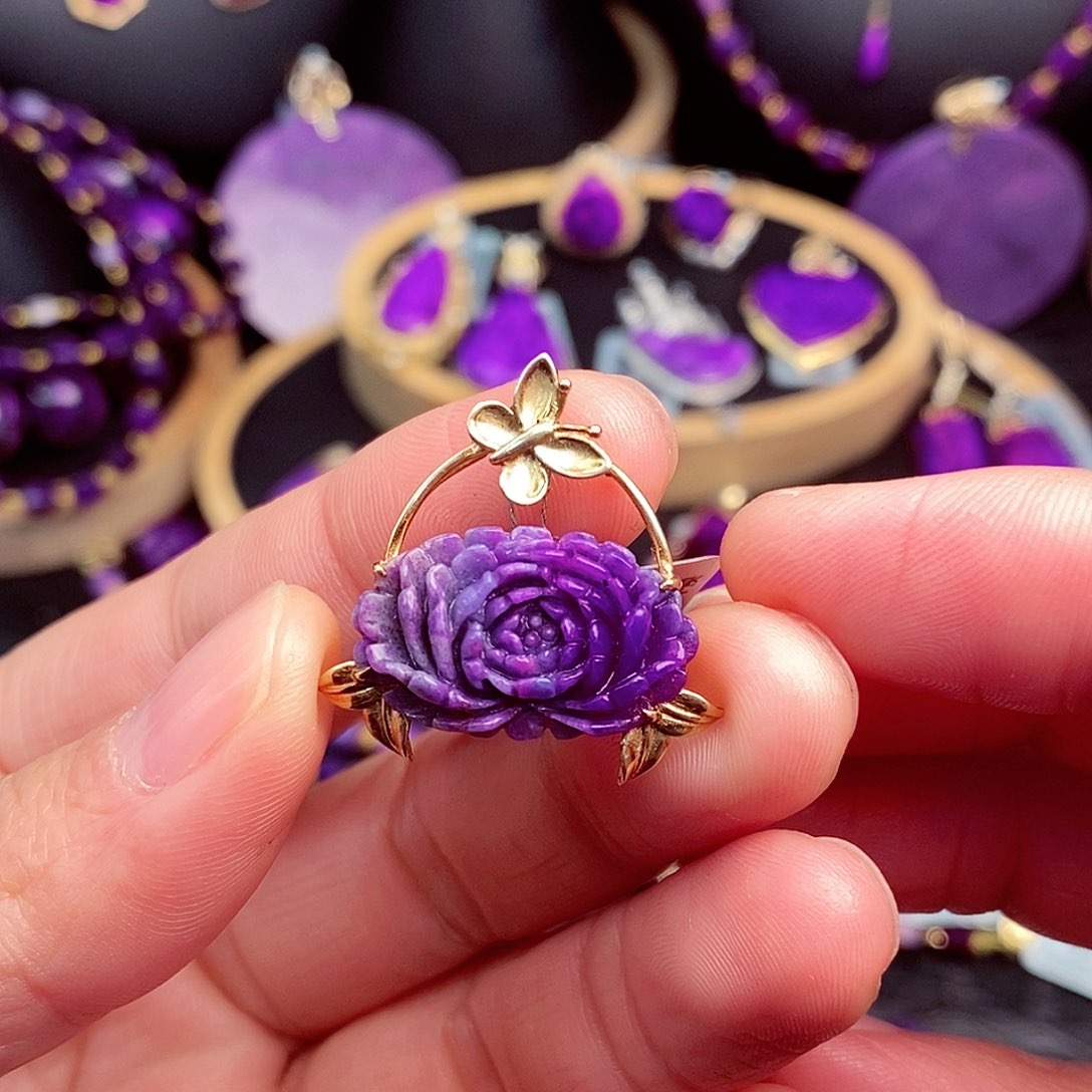 苏纪石（舒俱来）吊坠18K金镶嵌