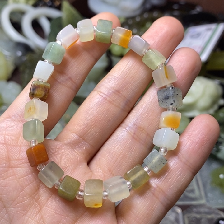 岫玉岫玉颈饰未镶嵌