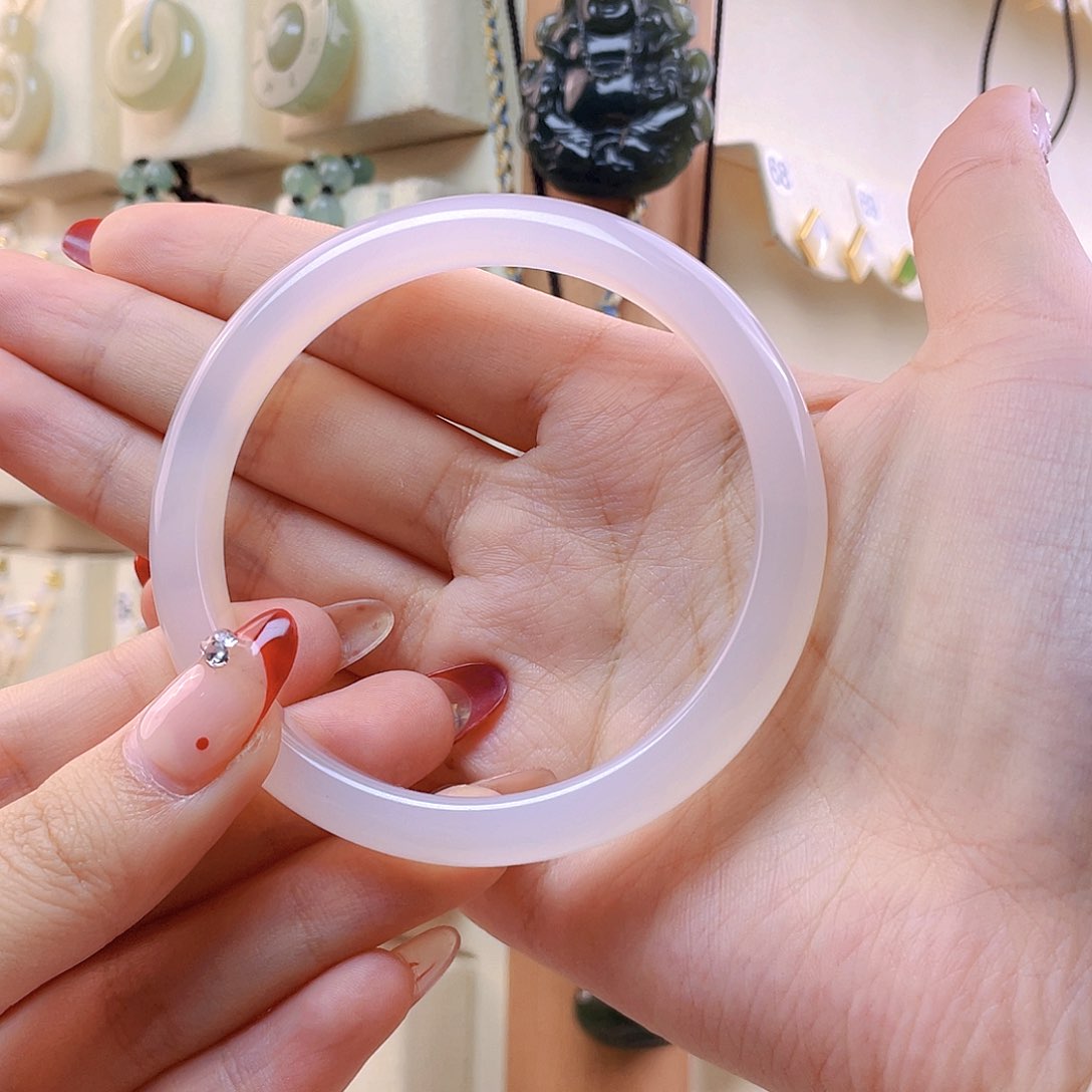 南红玛瑙手镯未镶嵌是**啊