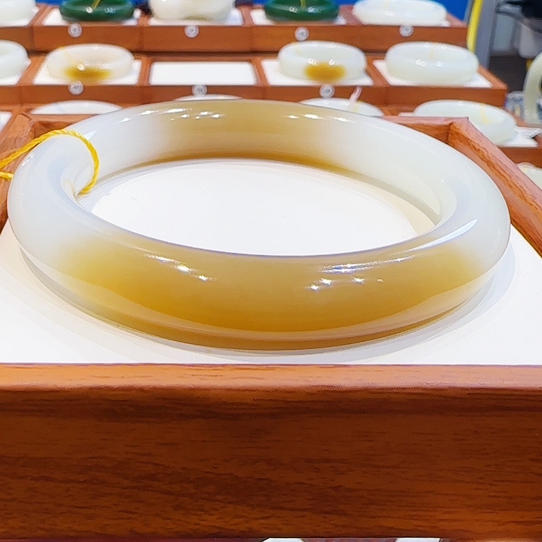 和田玉未镶嵌手镯