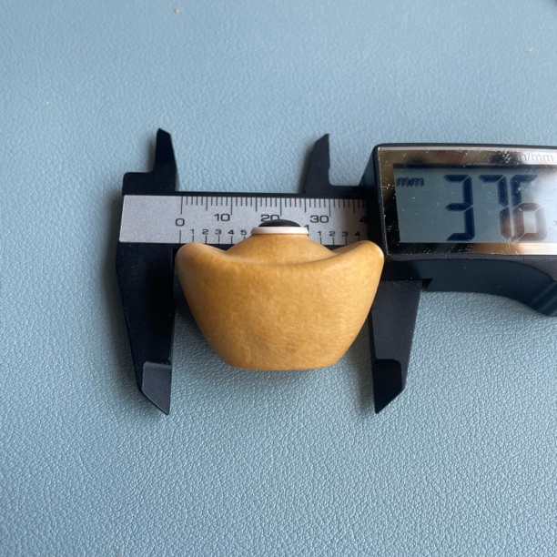 微瑕小元宝葫芦手把件，尺寸看图，咳咳咔咔响籽