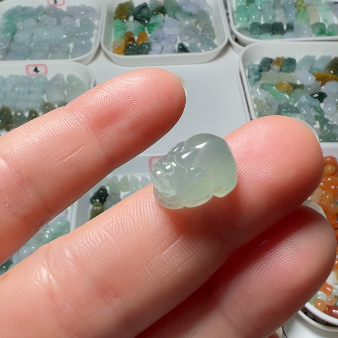 翡翠颈饰未镶嵌?***忙两头孔貔貅一个380块