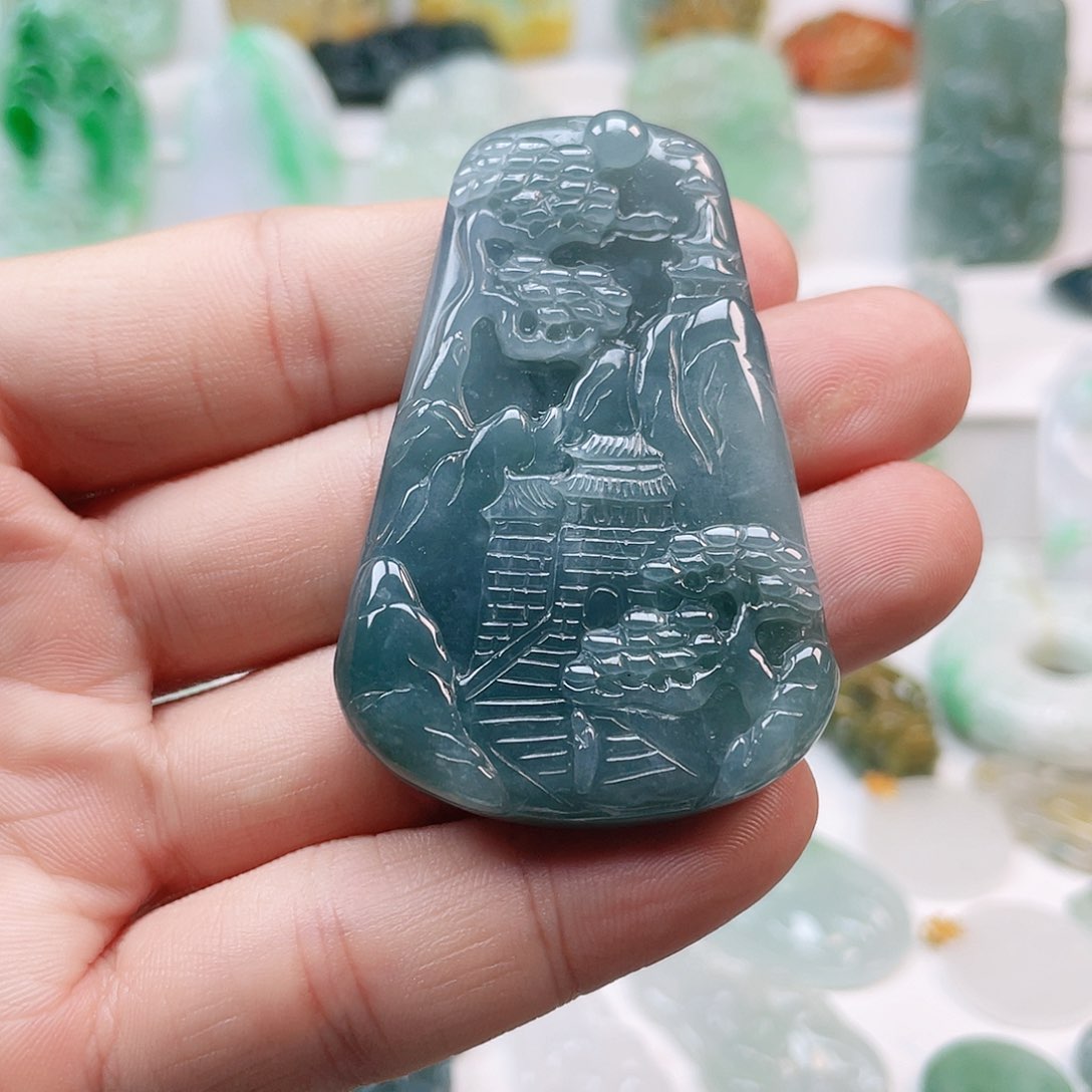 翡翠颈饰未镶嵌山水