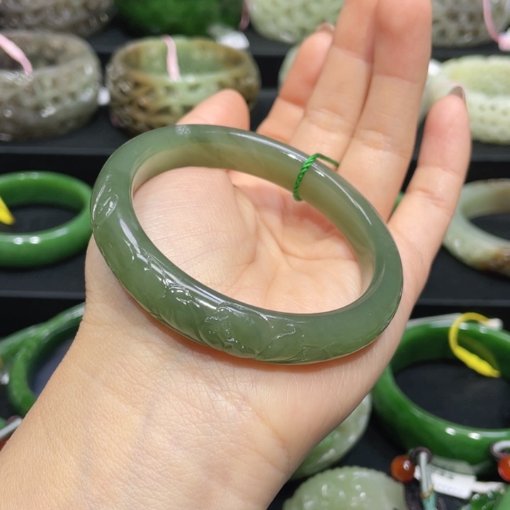 和田玉手镯54圈口 编号72未镶嵌水*