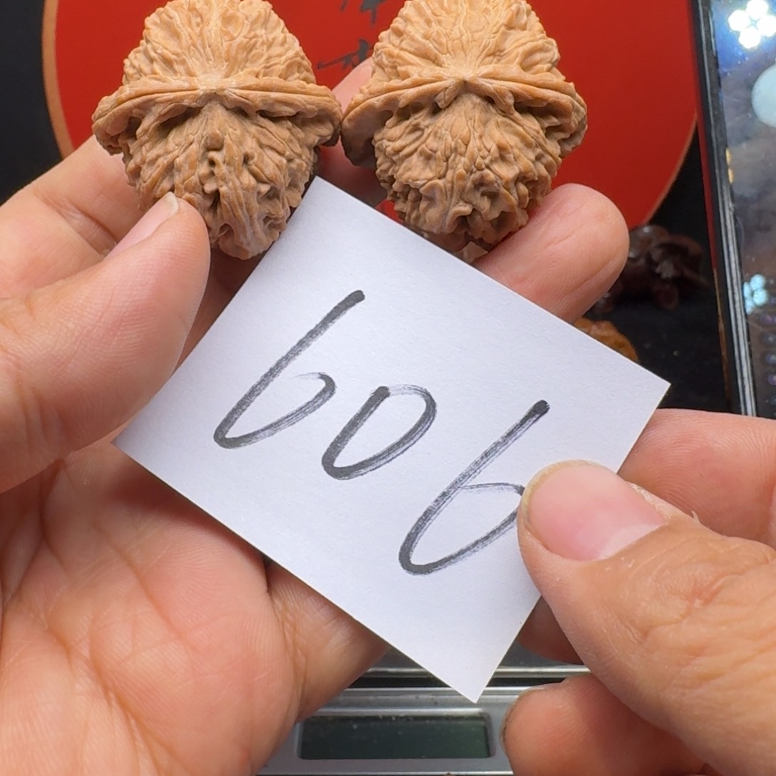 文玩核桃把件36三角白